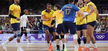 Olimpíadas 2024: Brasil encara EUA pelas quartas de final do vôlei masculino