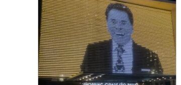 Silvio Santos: apresentador recebe homenagem em painel luminoso na Avenida Paulista