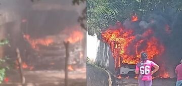 Ônibus escolar da rede municipal pega fogo em Nazaré da Mata