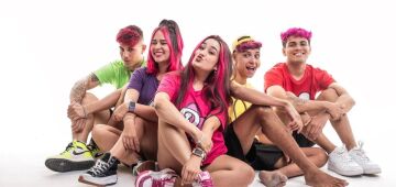 Youtuber Emily Vick traz espetáculo "Dos Rosa em: Multiverso dos Elementos" ao Recife