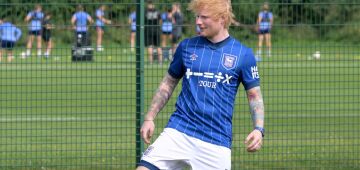 Cantor Ed Sheeran compra fatia de time da Premier League