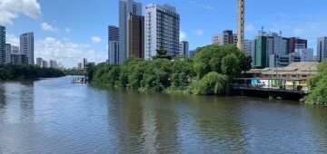 UNINASSAU e Recapibaribe realizam barqueata no Rio Capibaribe 