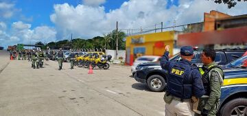 Foragidos da justiça são detidos em ônibus de torcedores na BR 101, em Goiana