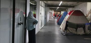 Justiça britânica levanta proibição de alojar imigrantes em hotel