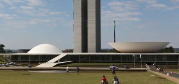 CCJ do Senado aprova PEC que pode reduzir verba para candidatos negros