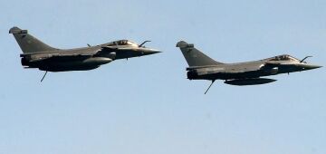 França: dois pilotos morrem em após colisão de jatos Rafale