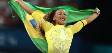 Atual campeã olímpica, Rebeca Andrade defende o ouro na final do salto em Paris