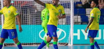 Brasil goleia Costa Rica e avança às quartas de final da Copa do Mundo de futsal