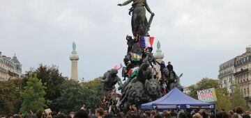 Manifestantes de esquerda protestam na França contra o novo primeiro-ministro