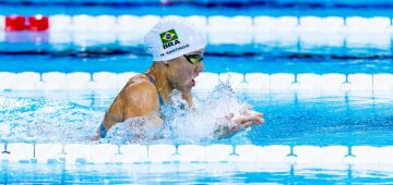 Carol Santiago conquista prata nos 100m peito e encerra participação em Paris com cinco medalhas 