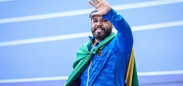 Claudiney Batista quebra recorde mundial no lançamento de disco e é tricampeão paralímpico