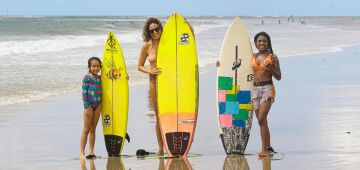 Jovens pernambucanas participam de projeto da CBSurf no Rio Grande do Norte