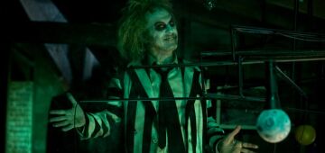 Novo "Beetlejuice" traz a essência do cinema de Tim Burton 