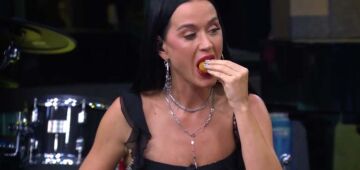 Katy Perry prova coxinha no "Mais Você" e se declara para apresentadora: "Eu te amo, Ana Maria"