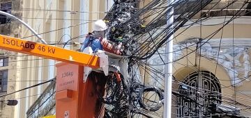 Neoenergia concede 30 dias para empresas de telecomunicações regularizarem fios no Bairro do Recife