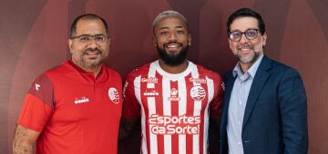 Náutico renova contrato com lateral Luiz Paulo 