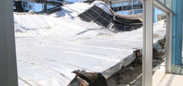 Cenário de destruição no Santuário de Nossa Senhora da Conceição após desabamento de teto