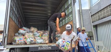 Morro da Conceição: prefeitura do Recife doa 100 cestas básicas para ajudar vítimas de desabamento