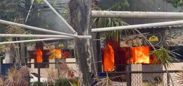 Incêndio atinge restaurante na área central do Recife