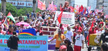 Grito dos Excluídos e das Excluídas: multidão comemora 30 anos de resistência da caminhada