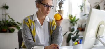 O local de trabalho pode ser amigável à menopausa? Iniciativa afirma que sim