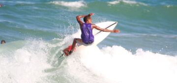 Festival Sociocultural Esportivo "O Rei da Praia" promove competição de surf, no Cabo