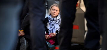 Greta Thunberg é presa durante manifestação em Bruxelas