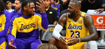 Ao lado do pai, filho de LeBron James marca primeiros pontos em derrota dos Lakers na NBA