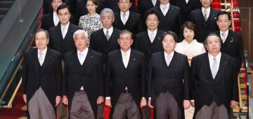 Governo do Japão admite que alterou foto "desleixada" de membros do novo Gabinete