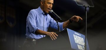 Obama ataca "loucura" de Trump e pede "virada de página" com Kamala