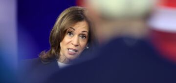 Kamala Harris promete trabalhar para acabar com guerra em Gaza, em comício no Michigan