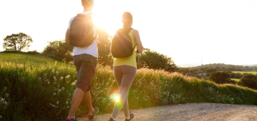 Quantos quilos uma pessoa perde em 1 mês caminhando 30 minutos por dia?