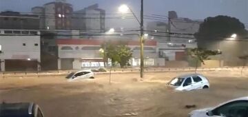 Temporal arrasta carros, danifica ruas e leva caos a Belo Horizonte na noite desse sábado (26)