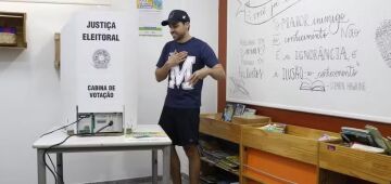 Pablo Marçal (PRTB) vota na zona sul de São Paulo a poucos minutos do fim da votação