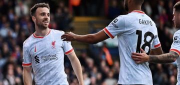 Liverpool sofre, mas derrota o Crystal Palace por 1 a 0 e se garante no topo do Inglês