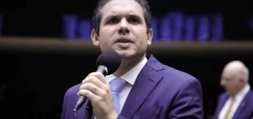 Lira anuncia Hugo Motta como candidato à presidência da Câmara