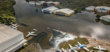 Aeroporto de Porto Alegre volta a receber voos comerciais na segunda