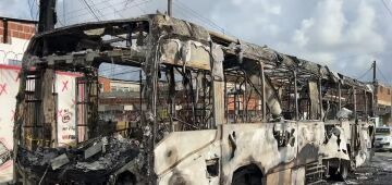 Olinda: ônibus é incendiado em Sítio Novo; "Ação foi criminosa", afirma Urbana-PE