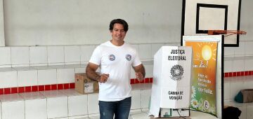 "Hoje é um dia decisivo para o futuro de Olinda", diz Márcio Botelho ao votar em Jardim Atlântico