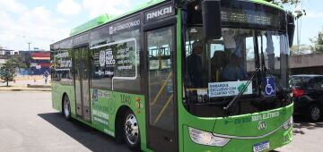 Ônibus elétrico começou a ser testado no Recife nesta segunda (14)