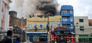 Incêndio atinge loja comercial no bairro de São José, no Centro do Recife