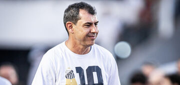 Próximo adversário do Sport, Santos demite técnico Fábio Carille após título da Série B 