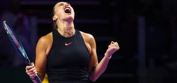 Sabalenka bate Paolini e vai à semifinal do WTA Finals