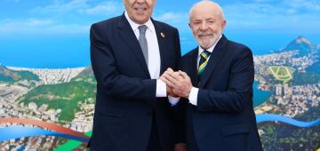 Fora de nova foto oficial, Lavrov elogia presidência brasileira do G20