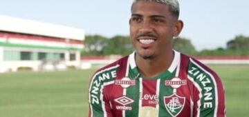 Motorista acusa John Kennedy, atacante do Fluminense, de bater em seu carro e fugir do local