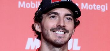 Bagnaia sobra no último treino do ano na MotoGP e faz a pole em Barcelona