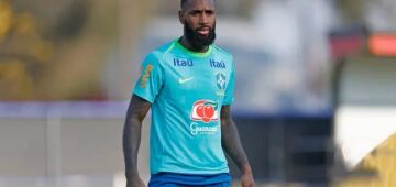 Gerson passa mal e desfalca seleção no primeiro treino em preparação para jogo contra Uruguai