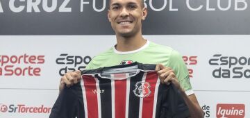 Santa Cruz apresenta oficialmente o zagueiro Matheus Vinícius, ex-Flamengo de Arcoverde 