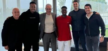 Desempregado, Tite visita treino do Real Madrid, tira foto com Vini Jr e sonda mercado europeu