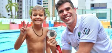 Multimedalhista paralímpico, Phelipe Rodrigues visita o Instituto do Autismo, na Zona Sul do Recife